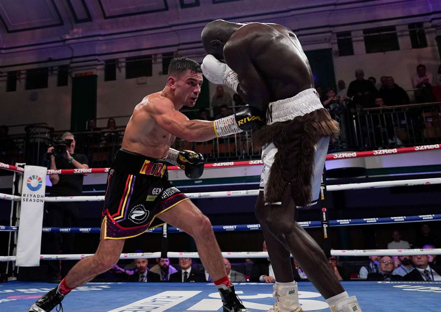 Maidstone boxer Sam Noakes lands a telling body shot on Yvan Mendy. Picture: Stephen Dunkley / Queensberry Promotions