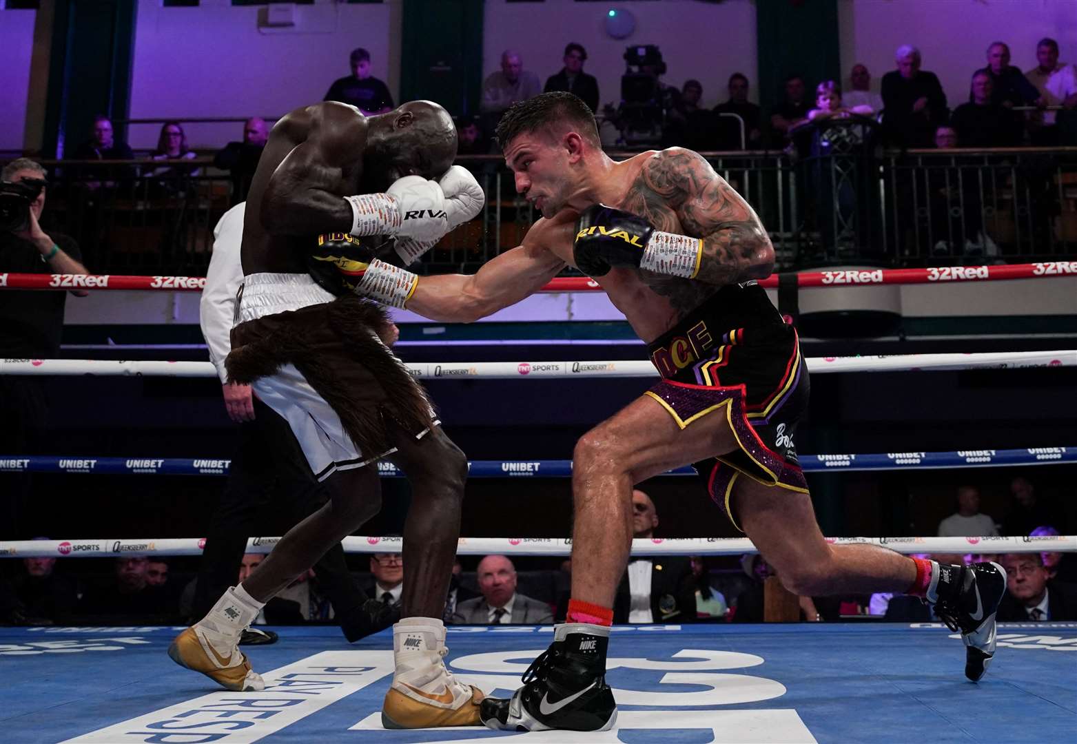 Sam Noakes won all 12 rounds against Yvan Mendy at York Hall. Picture: Stephen Dunkley / Queensberry Promotions